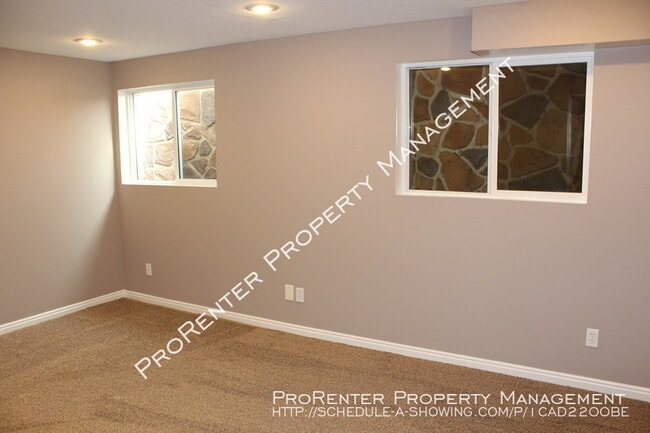 Building Photo - 1530 E Heather Cir