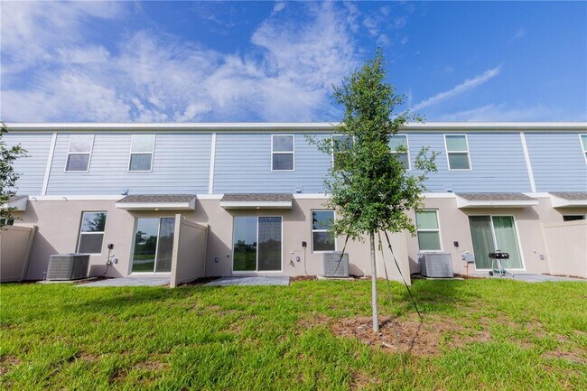 Building Photo - 3316 Thicket St