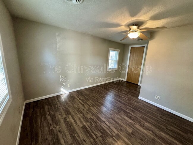 Building Photo - 704 W Superior St