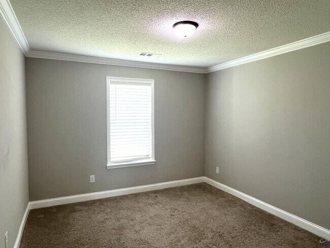 Building Photo - 531 Edgarton Way