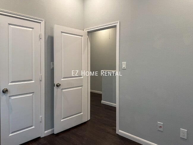 Building Photo - 4939 Ambient Dr