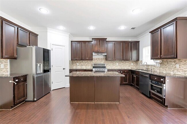 Building Photo - 2635 Azalea Bluff Dr