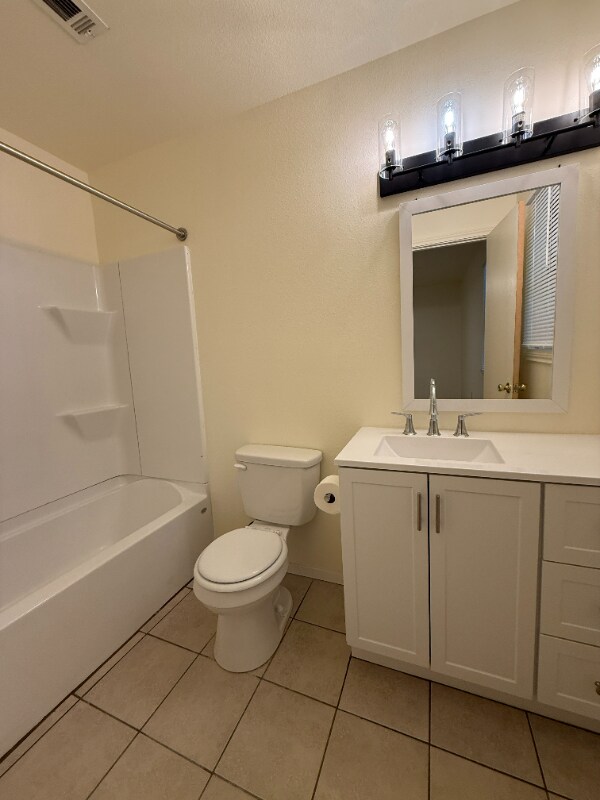 Building Photo - 224 Bluebird Ln