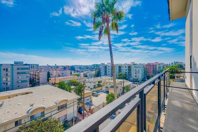 Building Photo - Prime Koreatown Brand New 2 Story Loft Style Unit! 6 Weeks Free Rent Concession