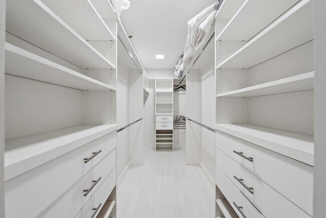 Building Photo - 5070 N Ocean Dr