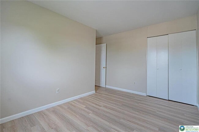 Building Photo - 5650 Greens Dr