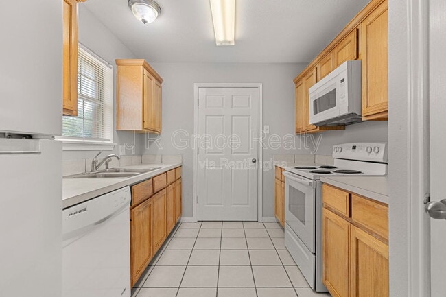 Building Photo - 10217 Hyacinth Ln