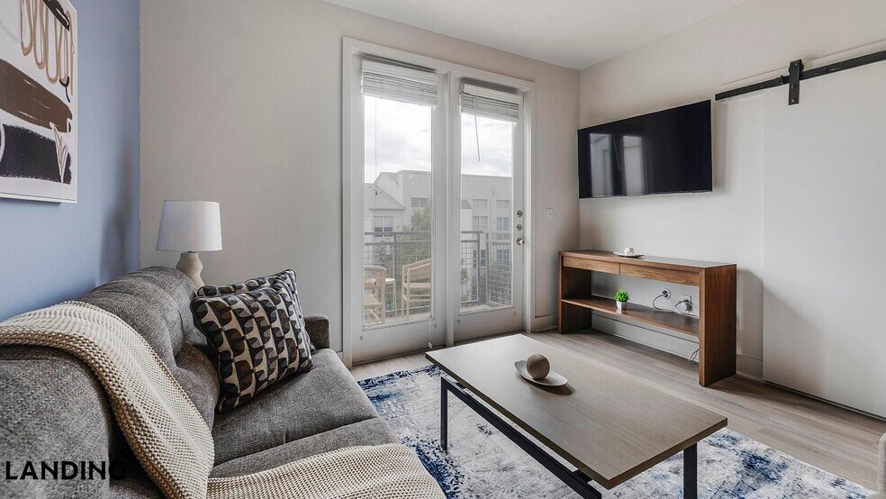 Building Photo - 810 W St Johns Ave