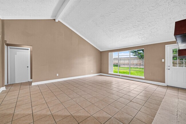 Building Photo - 15815 Thistledew Dr