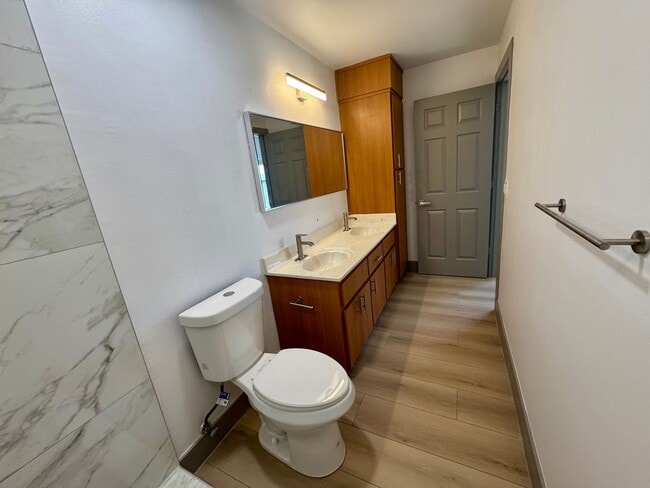 Building Photo - 2bd 2bath newly remodeled townhouse - Avai...