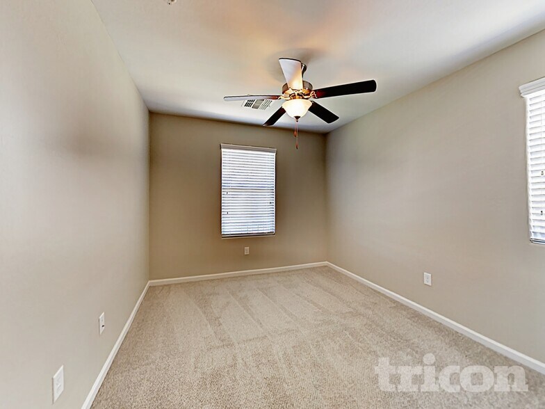 Building Photo - 12551 W Hummingbird Terrace