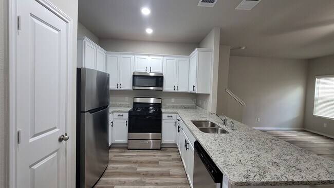 Building Photo - Hunters Ranch Beauty! 3 Bedroom 2 1/2 Bath Townhome