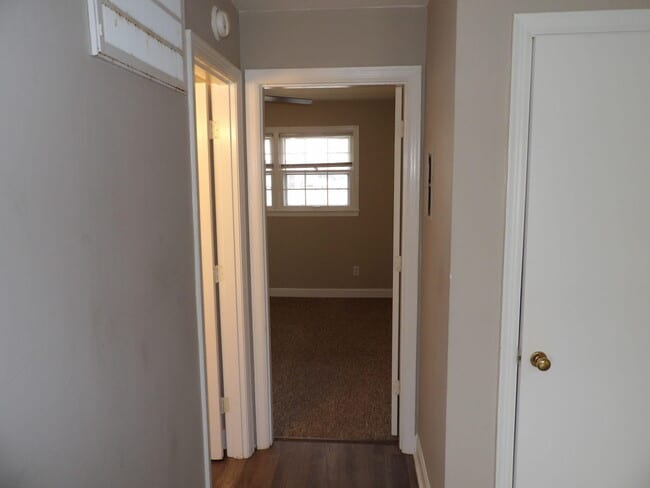 Building Photo - 903 Collins Ln