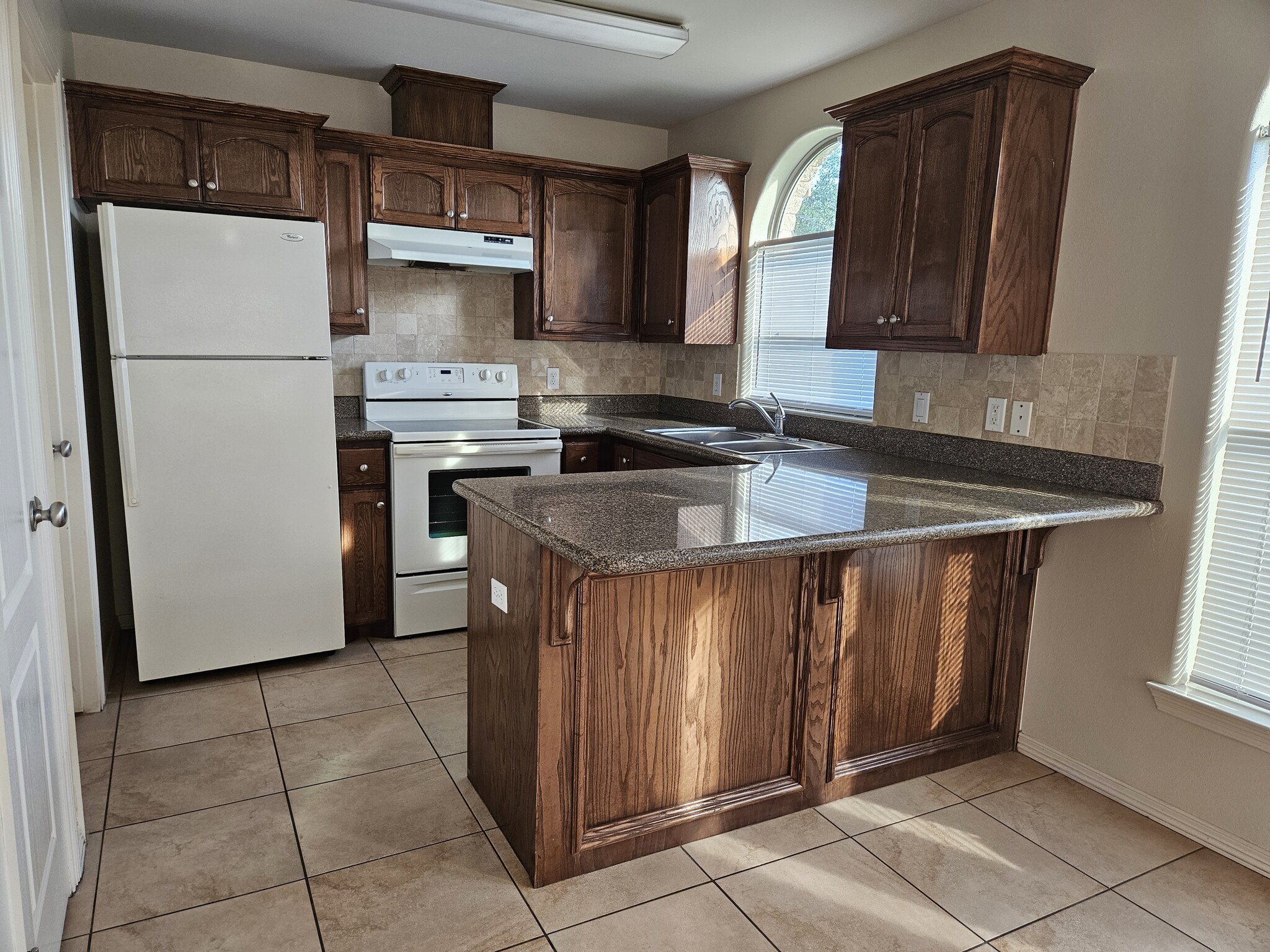 Building Photo - 1905 Horsetail Falls