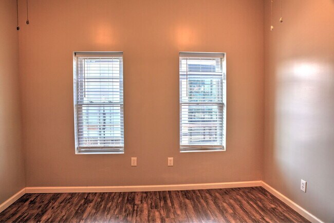 Building Photo - 1661 N Pearl St