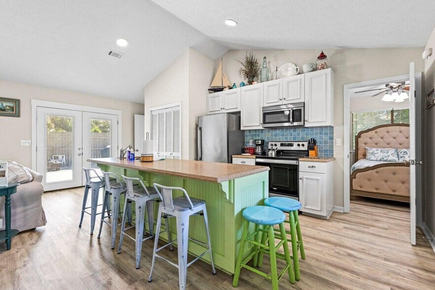 Building Photo - 220 Sundial St