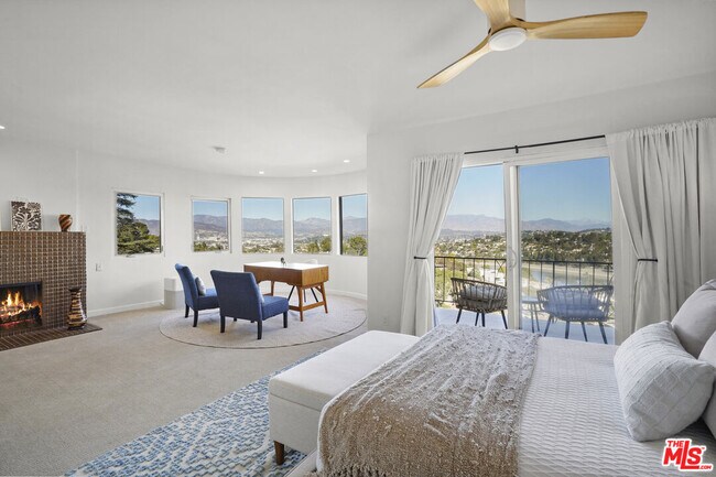 Building Photo - 1850 San Jacinto St