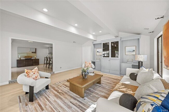 Building Photo - 673 S Mentor Ave