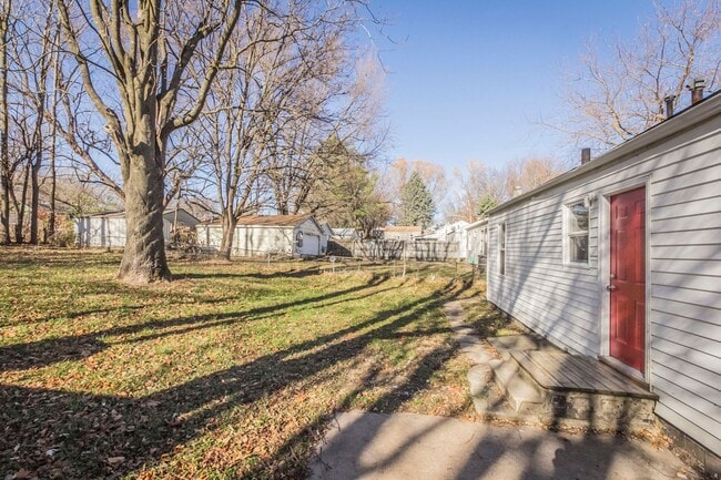 Building Photo - 2-Bedroom, 1-Bathroom Home for Rent