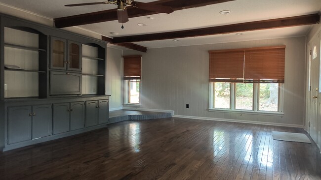 Building Photo - 2 Southern Pines Dr