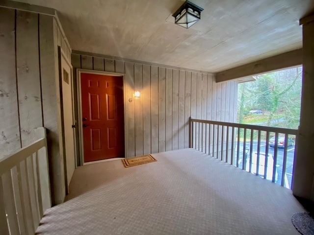 Building Photo - 49 Lake Dr