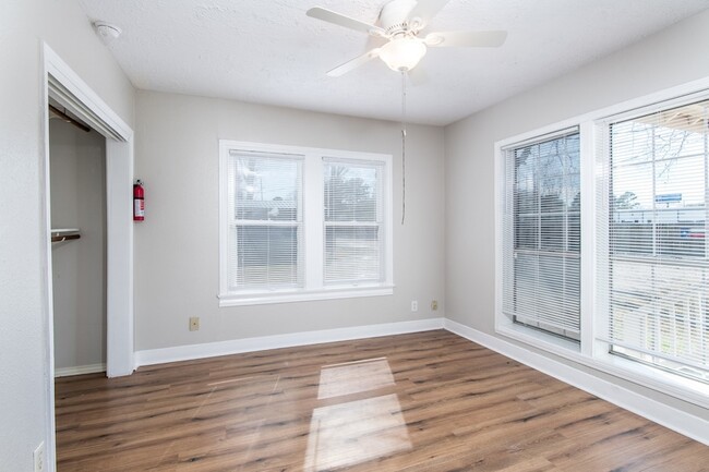 Building Photo - 1007 E Main St