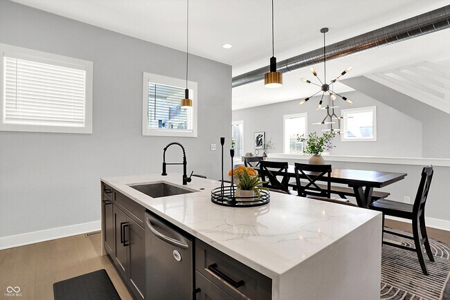 Building Photo - 816 East 21st St