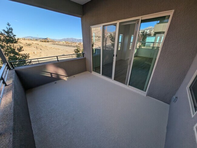 Building Photo - 675 Agate Bridge St