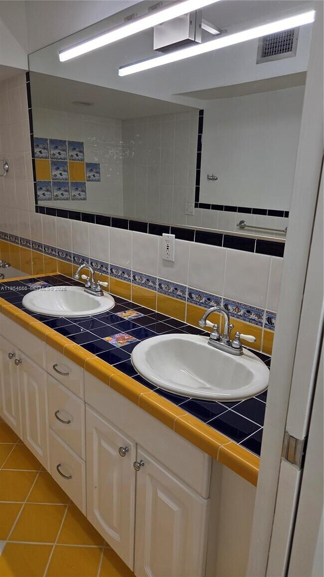 Building Photo - 1245 Coral Ln