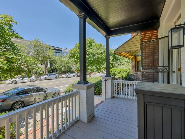 Building Photo - 2611 11th St NW