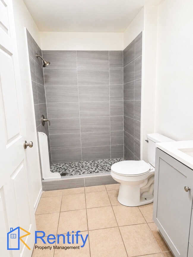 Building Photo - 3-Bed, 2-Bath in North Bakersfield – Only for $1,495
