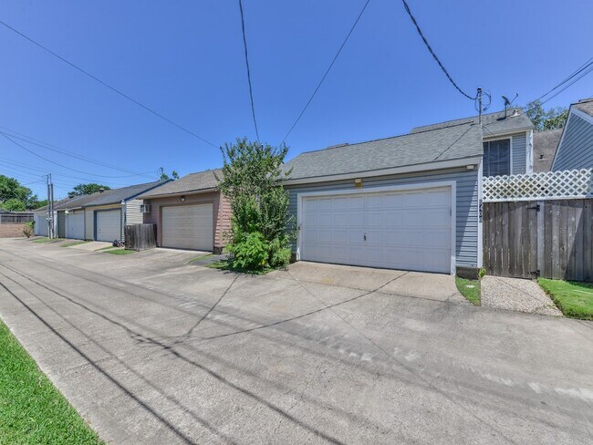 Building Photo - 9406 Bassoon Dr