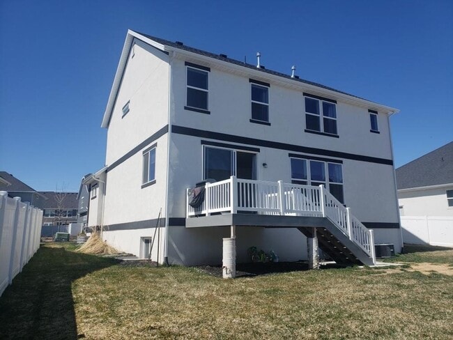 Building Photo - Trails and more at this Harvest Park Home in Mapleton!!