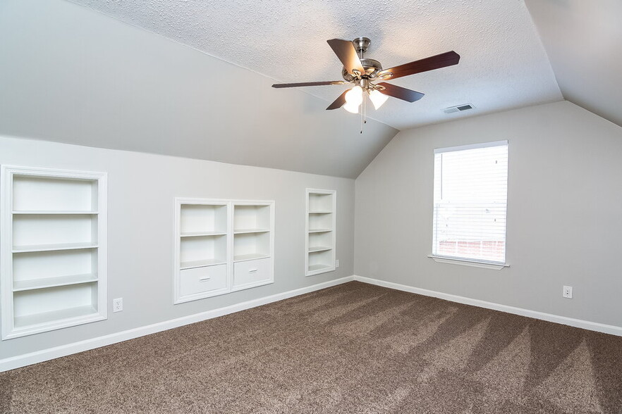 Building Photo - 2798 Shady Well Cove