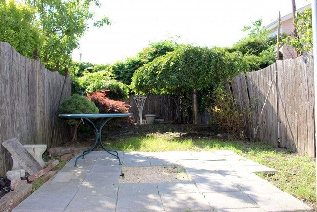 Building Photo - 1209 Palisade Ave