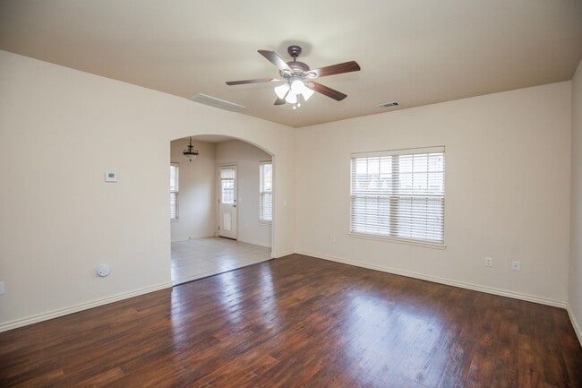 Building Photo - ***300 Copper Oaks***