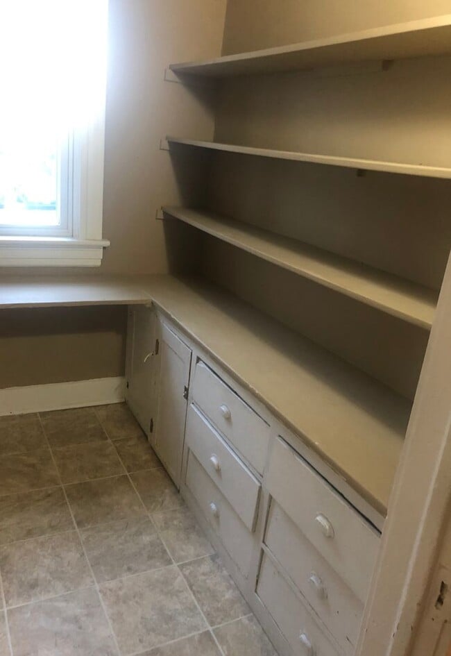 Building Photo - 2627 N Bartlett Ave