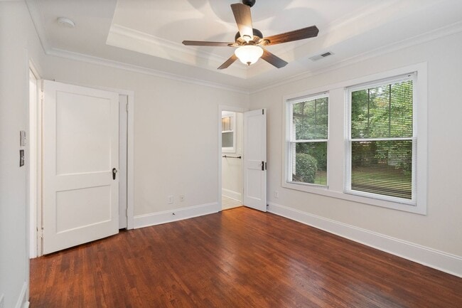 Building Photo - 2130 Chesterfield Ave