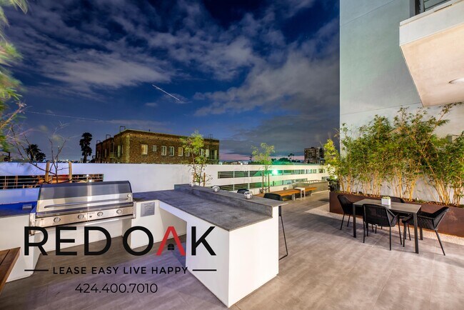 Building Photo - 1331 W 7th St