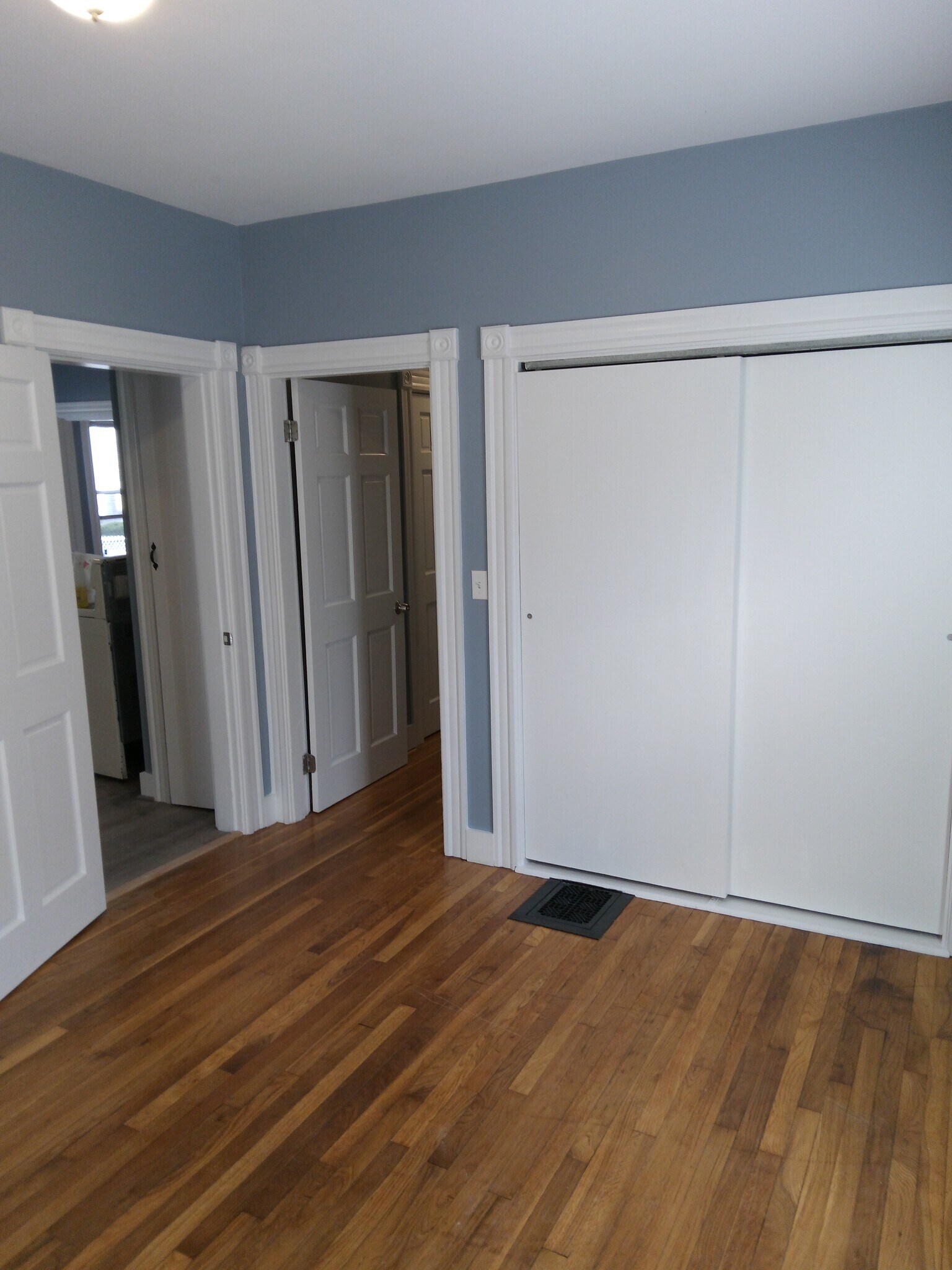 Building Photo - 13 2nd St