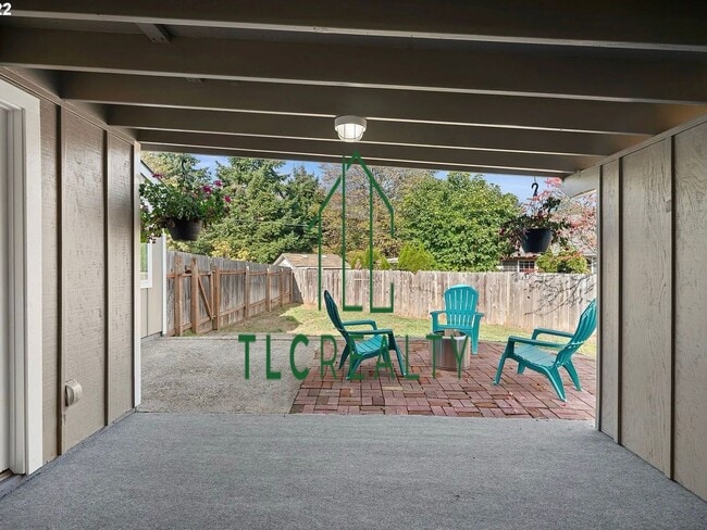 Building Photo - Beautiful Home on Corner Lot