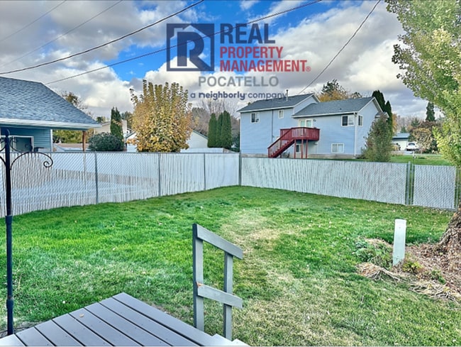 Building Photo - 3 Bed 2.5 Bath Twin Home - Double Car Garage - Small dogs negotiable