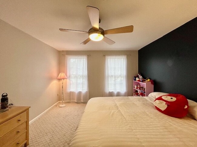 Building Photo - 5 Milestone Manor Ct