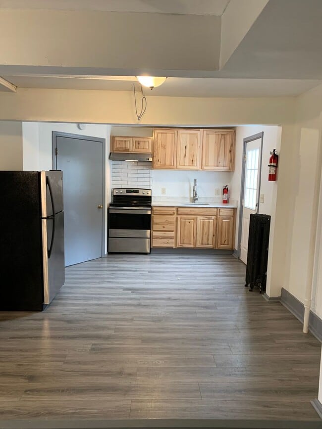 Building Photo - 124 Cedar St