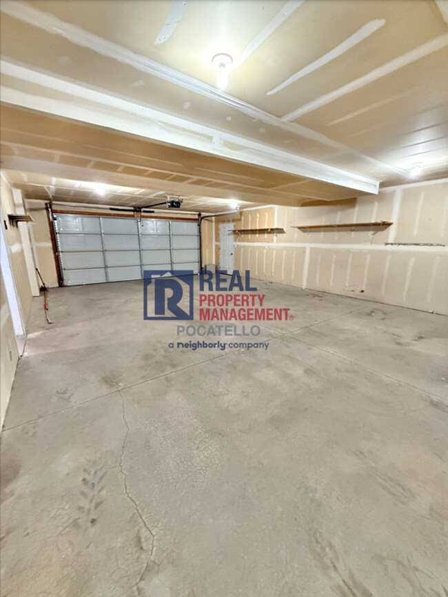 Building Photo - Beautiful 3 Bedroom 2.5 Bathroom Home For Rent