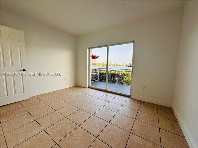 Building Photo - 946 Bay Dr E