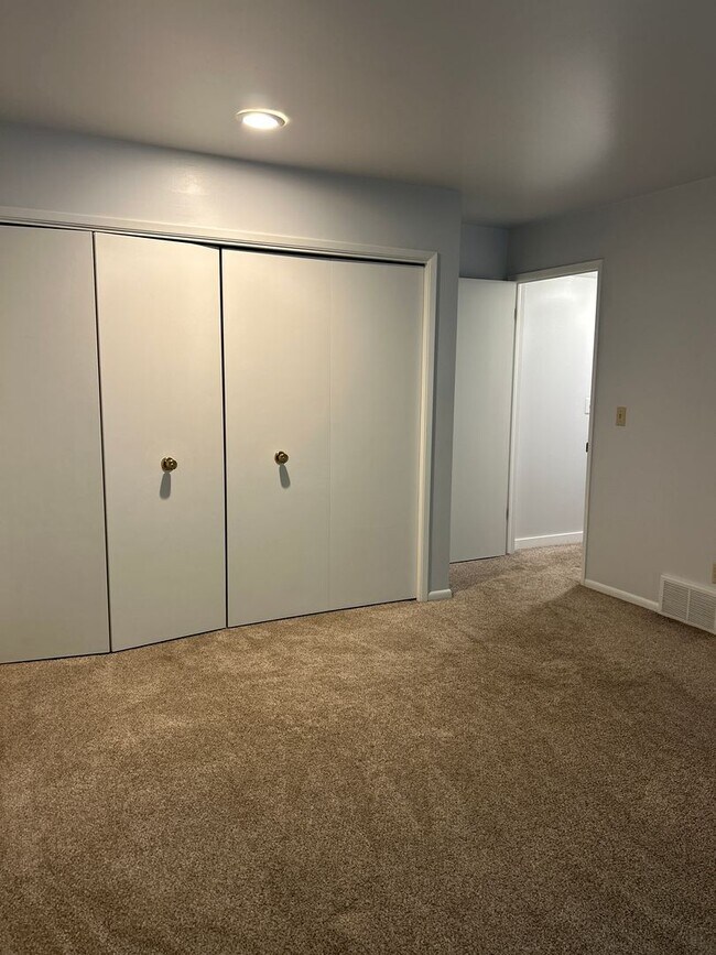 Building Photo - Houk Duplex