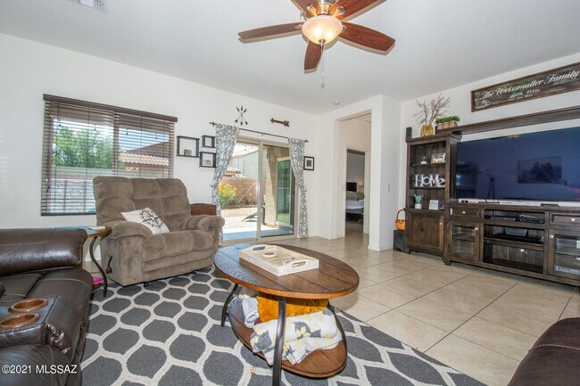 Building Photo - 9017 W Rolling Springs Dr
