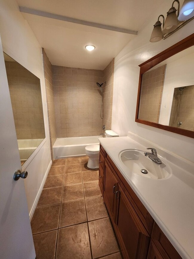 Building Photo - Parkway Manor Community - La Mesa - Upper ...