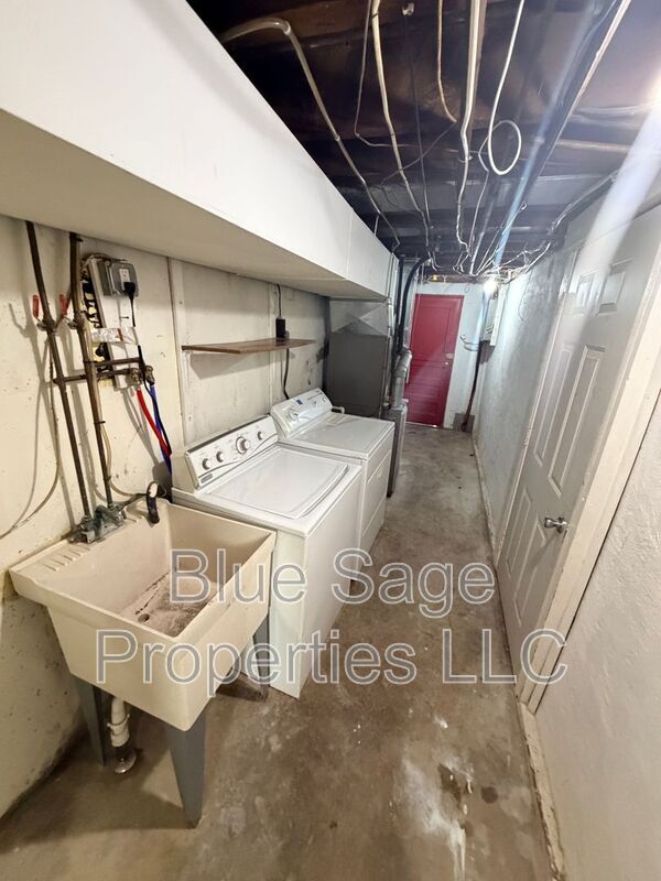 Building Photo - 2345 Bond Ave